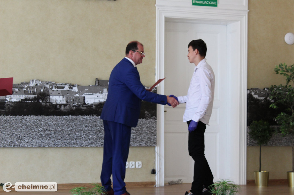 Fotorelacja z pożegnania absolwentów w ZS nr 2