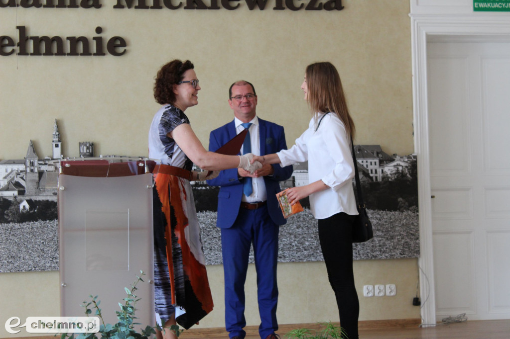 Fotorelacja z pożegnania absolwentów w ZS nr 2