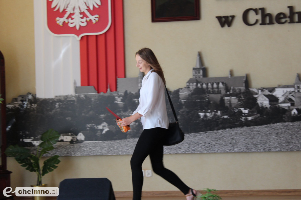 Fotorelacja z pożegnania absolwentów w ZS nr 2