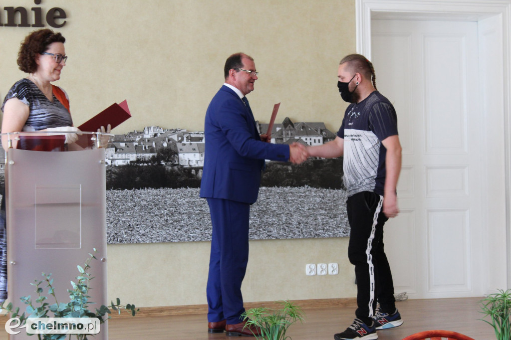 Fotorelacja z pożegnania absolwentów w ZS nr 2