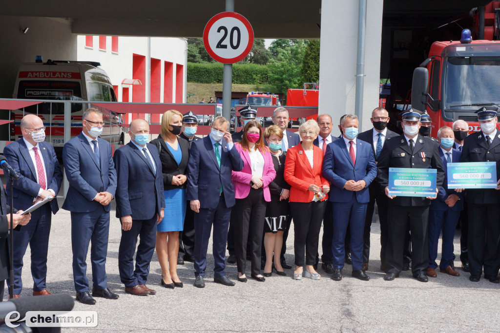 Strażacy z OSP w Podwiesku cieszą się z promesy