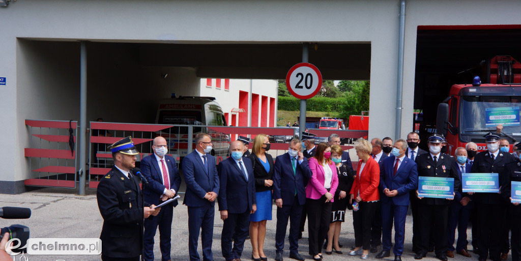 Strażacy z OSP w Podwiesku cieszą się z promesy