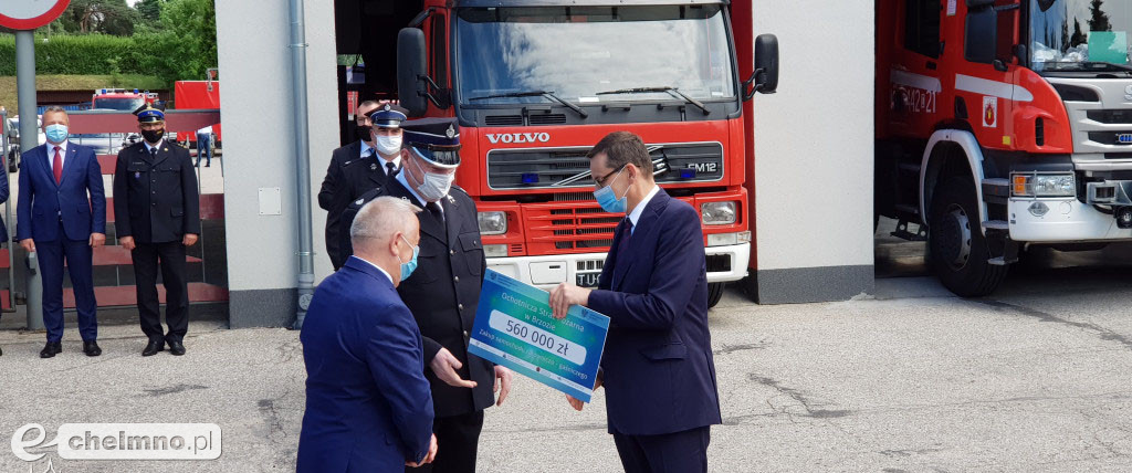 Strażacy z OSP w Podwiesku cieszą się z promesy