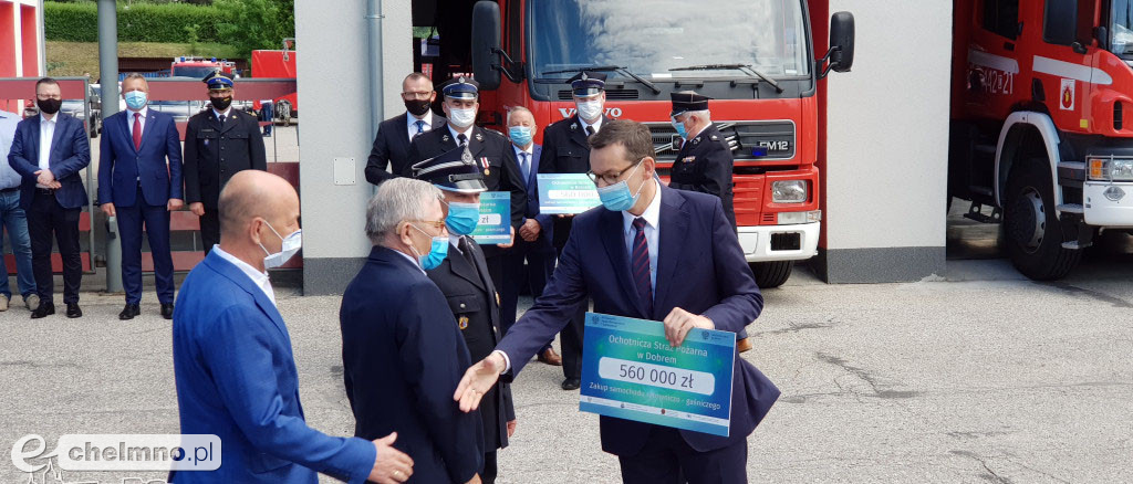 Strażacy z OSP w Podwiesku cieszą się z promesy