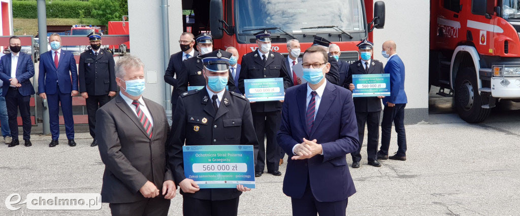Strażacy z OSP w Podwiesku cieszą się z promesy