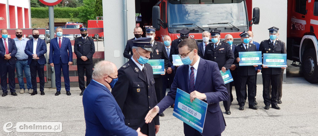 Strażacy z OSP w Podwiesku cieszą się z promesy