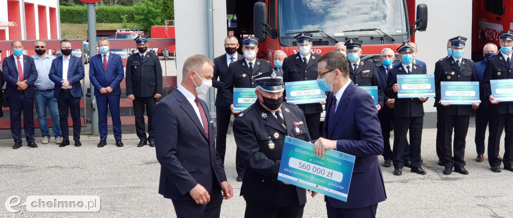 Strażacy z OSP w Podwiesku cieszą się z promesy