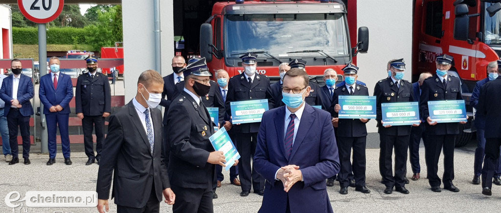 Strażacy z OSP w Podwiesku cieszą się z promesy