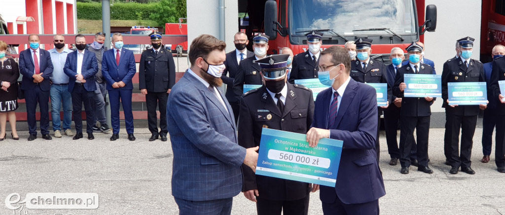 Strażacy z OSP w Podwiesku cieszą się z promesy