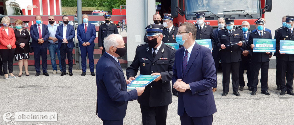 Strażacy z OSP w Podwiesku cieszą się z promesy
