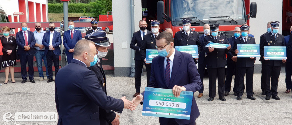 Strażacy z OSP w Podwiesku cieszą się z promesy