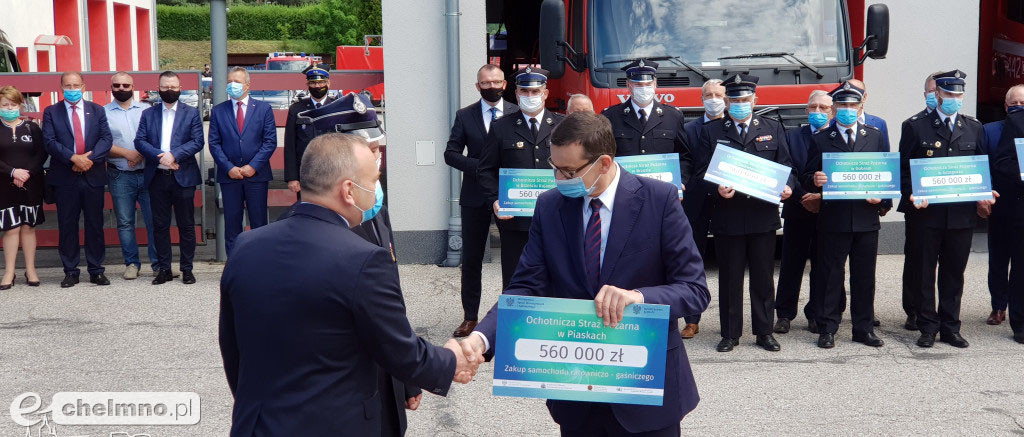 Strażacy z OSP w Podwiesku cieszą się z promesy