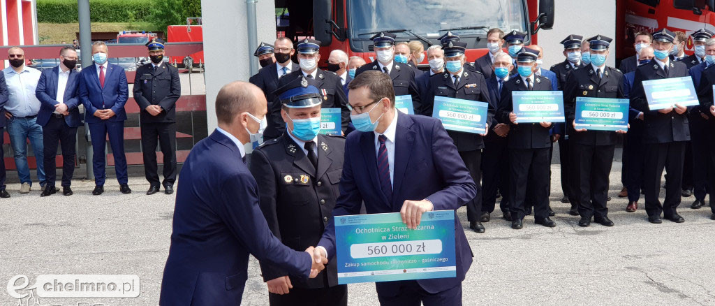 Strażacy z OSP w Podwiesku cieszą się z promesy