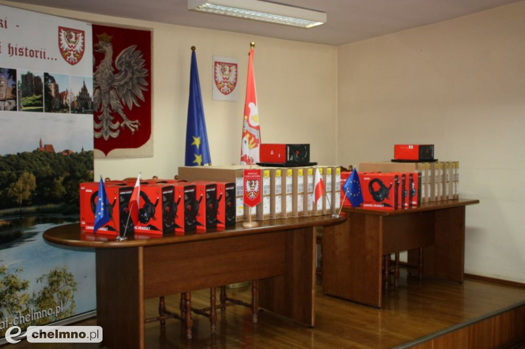 Powiat Chełmiński zakupił 24 laptopy z przeznaczeniem dla wsparcia zdalnej nauki