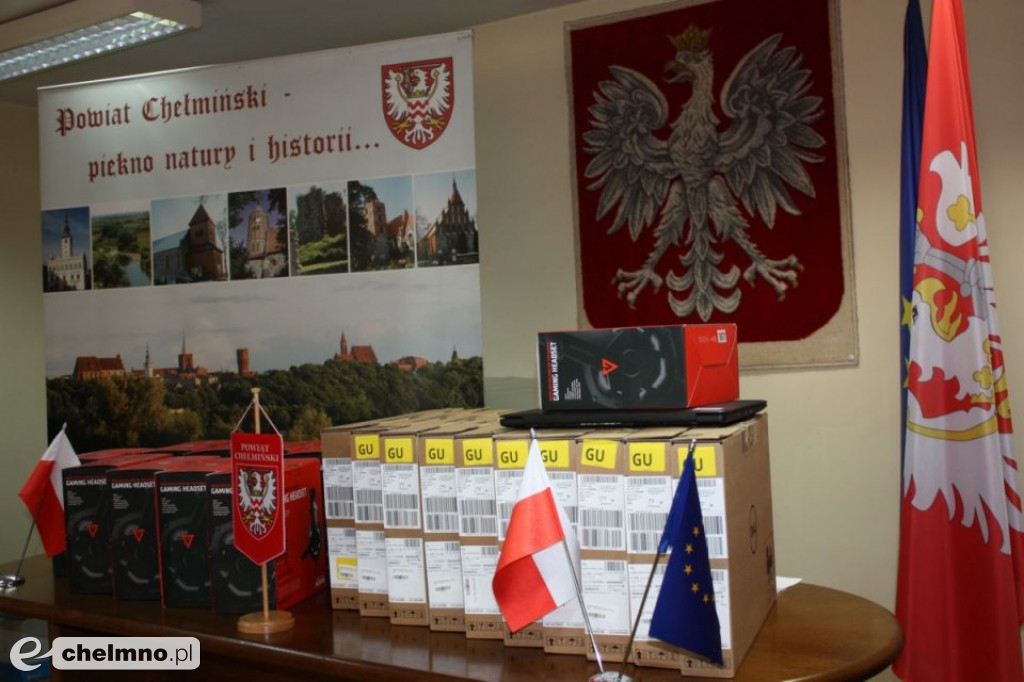 Powiat Chełmiński zakupił 24 laptopy z przeznaczeniem dla wsparcia zdalnej nauki