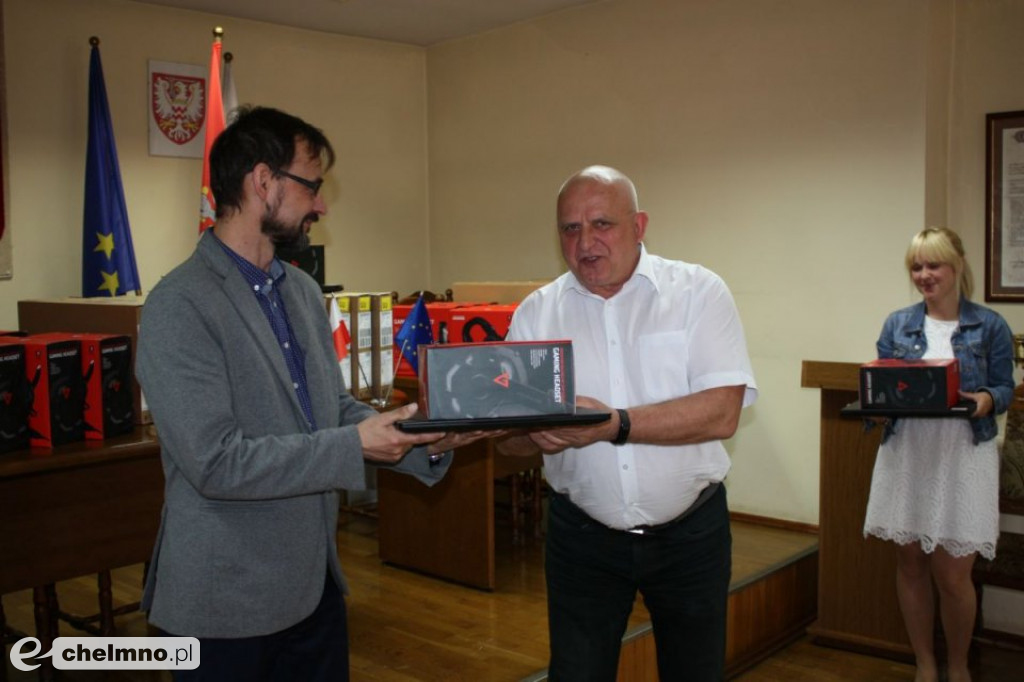 Powiat Chełmiński zakupił 24 laptopy z przeznaczeniem dla wsparcia zdalnej nauki