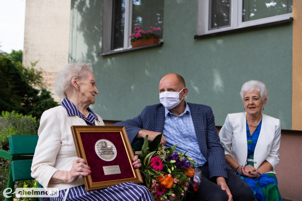 Stuletnia pani Anna odznaczona Medalem Unitas Durat