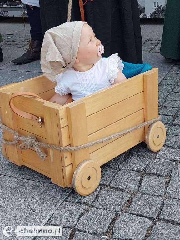 Korowód mieszkańców przeszedł ulicami miasta