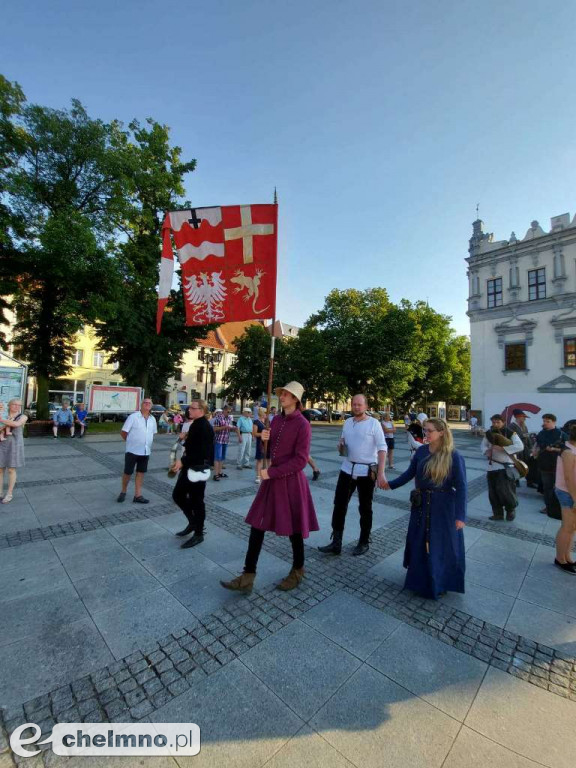 Korowód mieszkańców przeszedł ulicami miasta