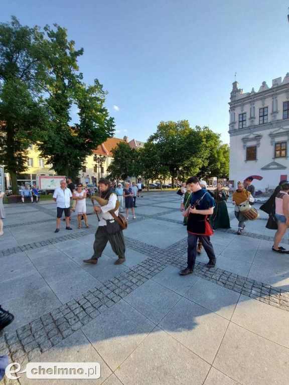 Korowód mieszkańców przeszedł ulicami miasta