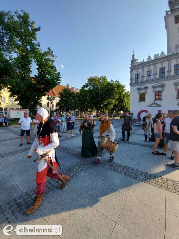 Korowód mieszkańców przeszedł ulicami miasta
