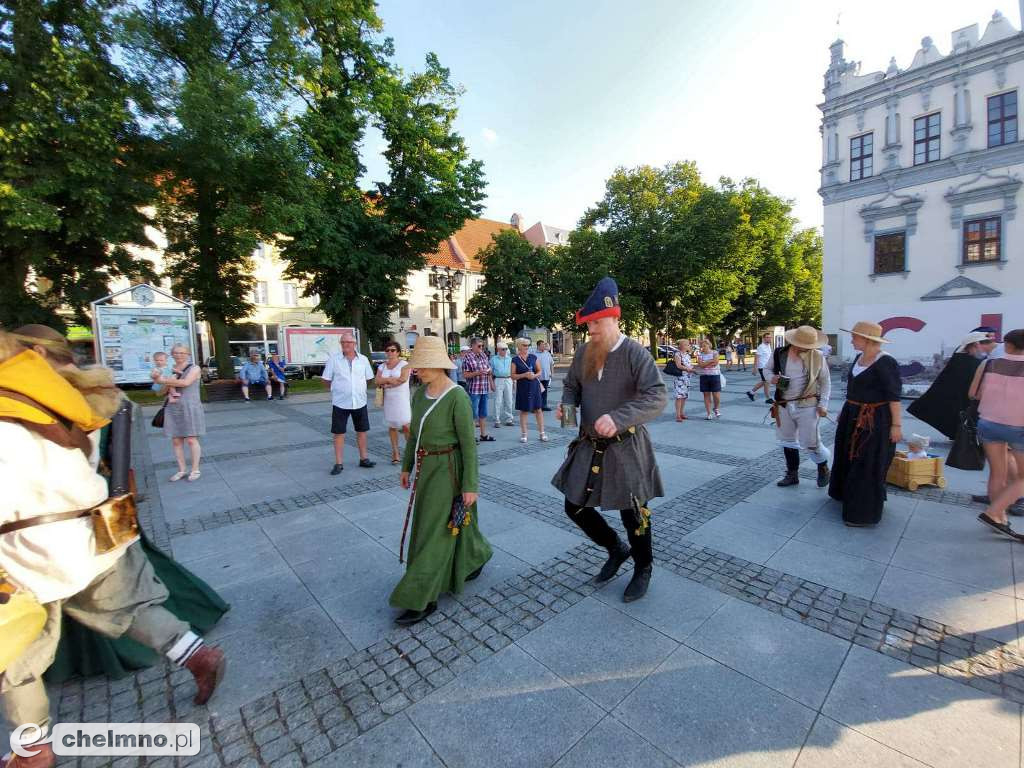 Korowód mieszkańców przeszedł ulicami miasta