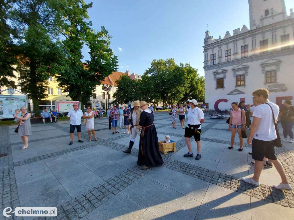Korowód mieszkańców przeszedł ulicami miasta