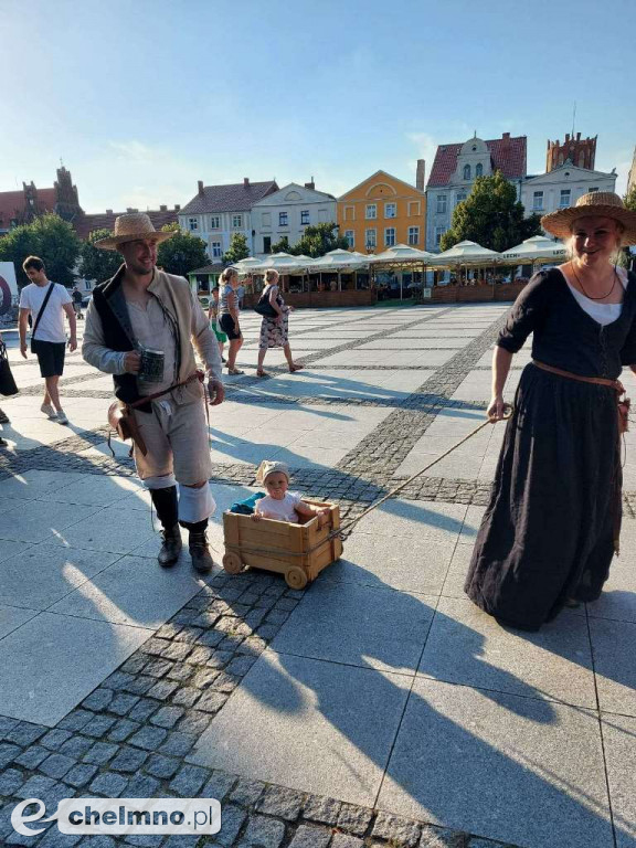 Korowód mieszkańców przeszedł ulicami miasta