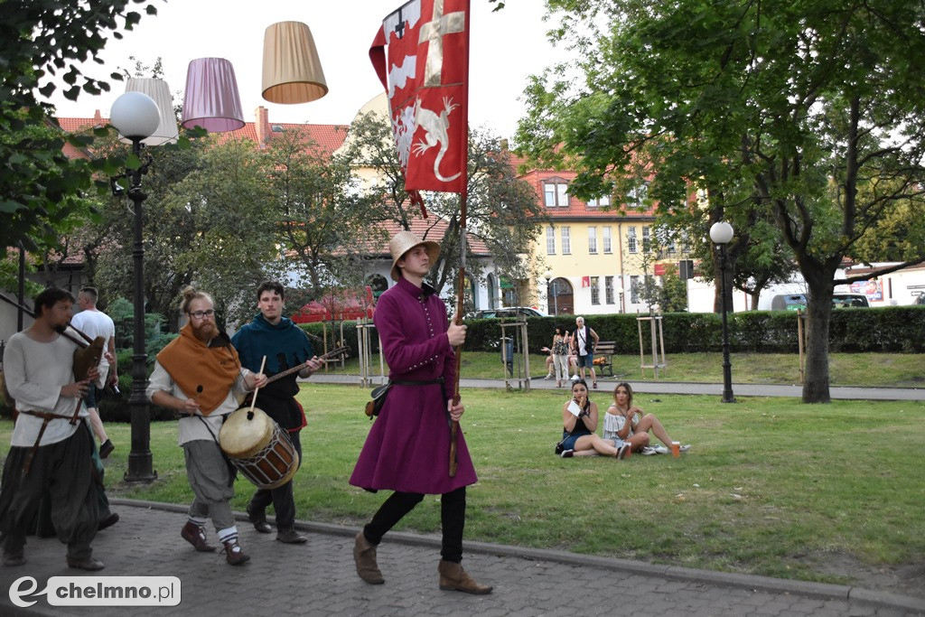 Korowód mieszkańców przeszedł ulicami miasta