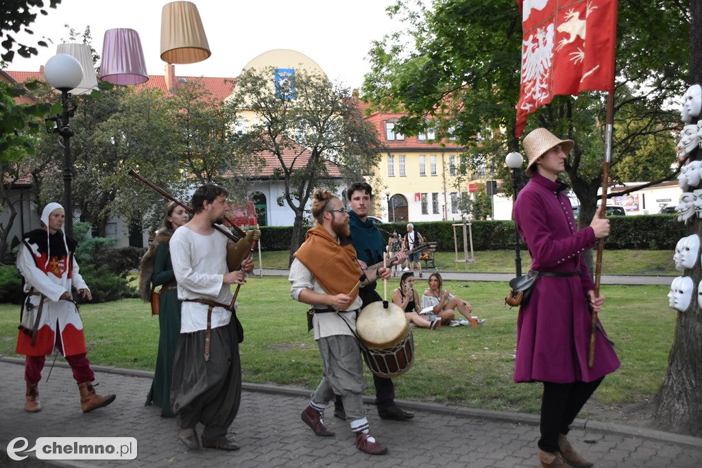 Korowód mieszkańców przeszedł ulicami miasta