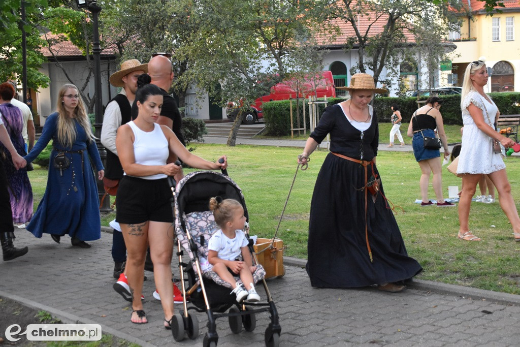 Korowód mieszkańców przeszedł ulicami miasta