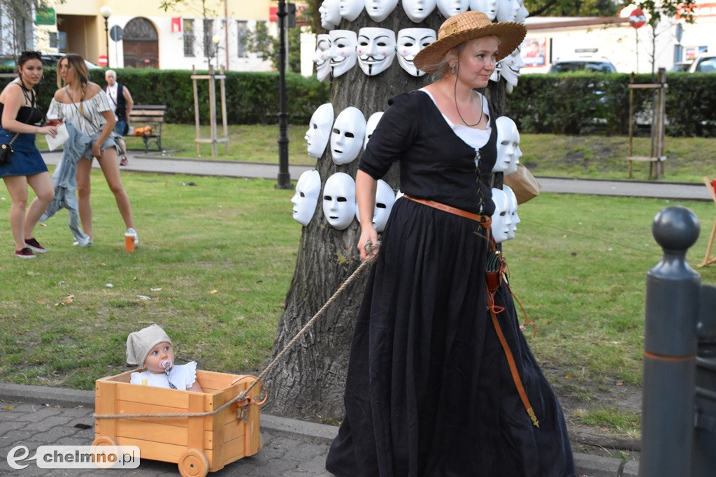 Korowód mieszkańców przeszedł ulicami miasta