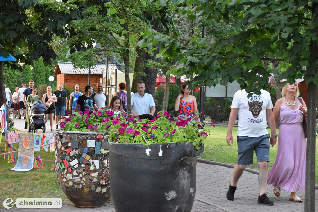 Korowód mieszkańców przeszedł ulicami miasta