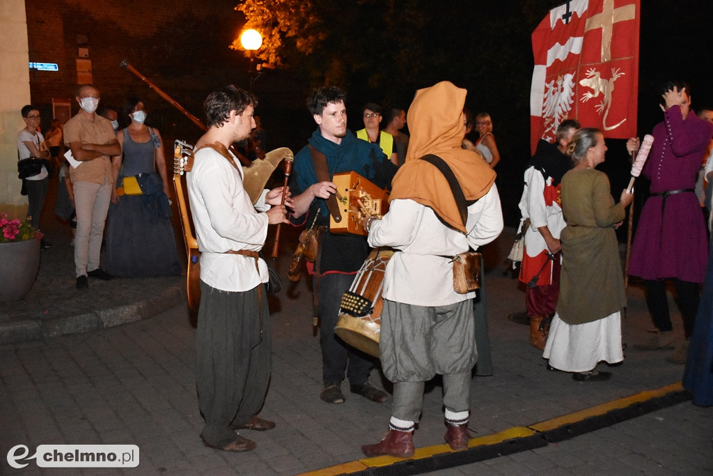 Korowód mieszkańców przeszedł ulicami miasta
