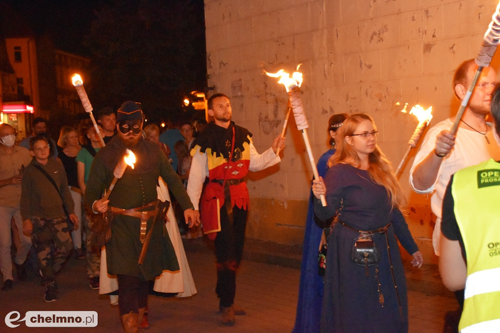 Korowód mieszkańców przeszedł ulicami miasta