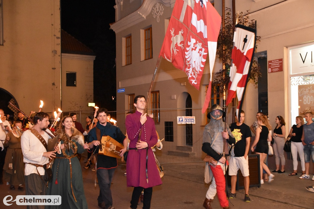 Korowód mieszkańców przeszedł ulicami miasta