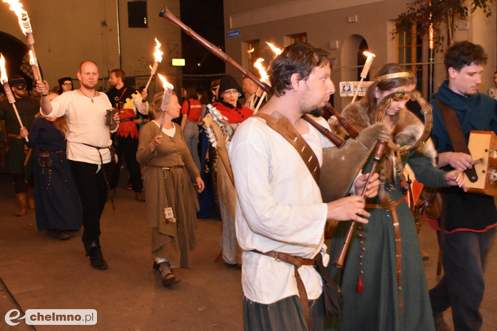 Korowód mieszkańców przeszedł ulicami miasta