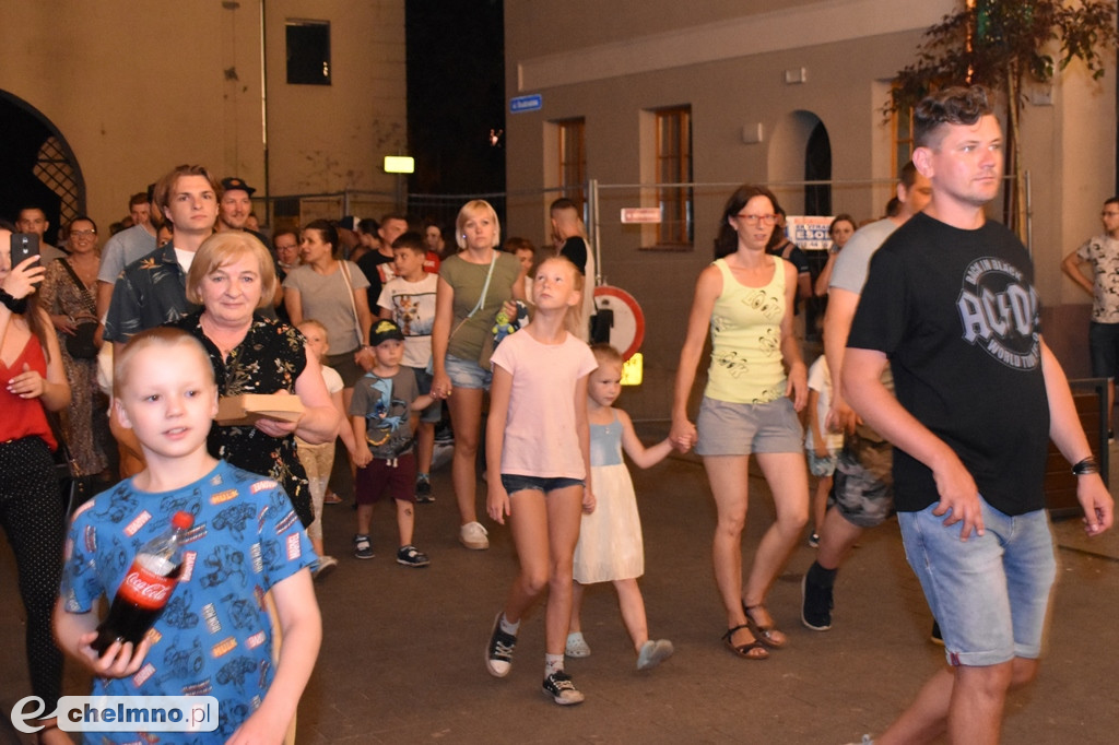 Korowód mieszkańców przeszedł ulicami miasta