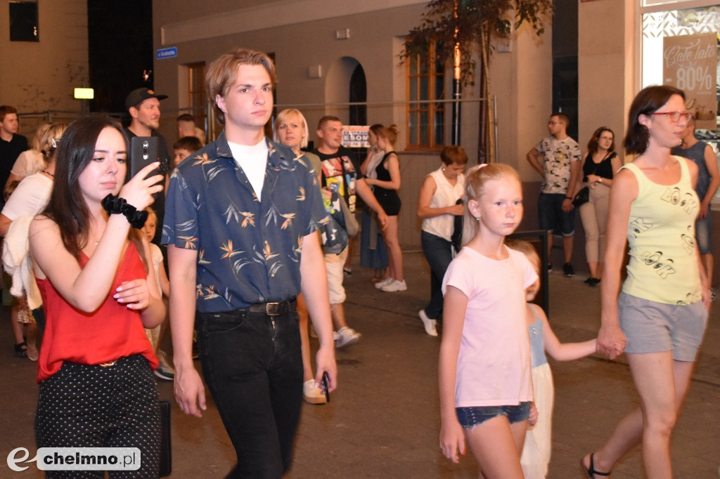 Korowód mieszkańców przeszedł ulicami miasta