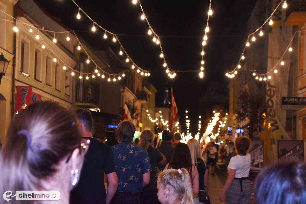 Korowód mieszkańców przeszedł ulicami miasta