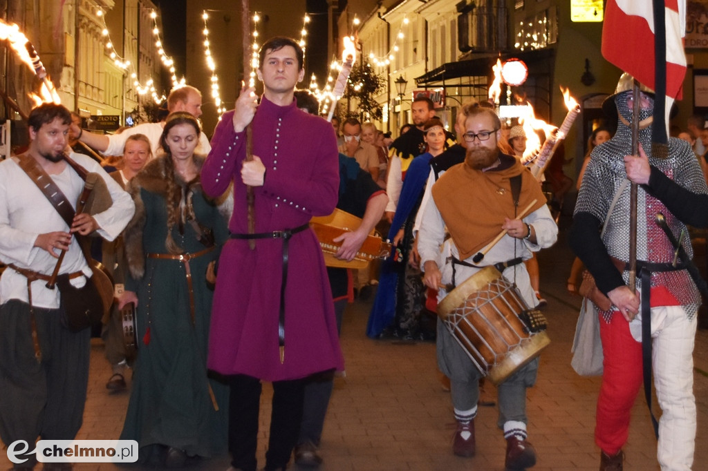 Korowód mieszkańców przeszedł ulicami miasta