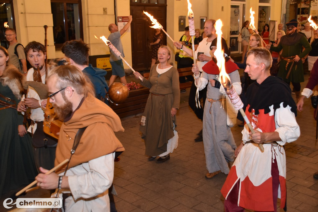 Korowód mieszkańców przeszedł ulicami miasta