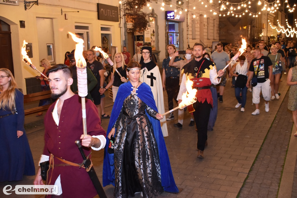 Korowód mieszkańców przeszedł ulicami miasta