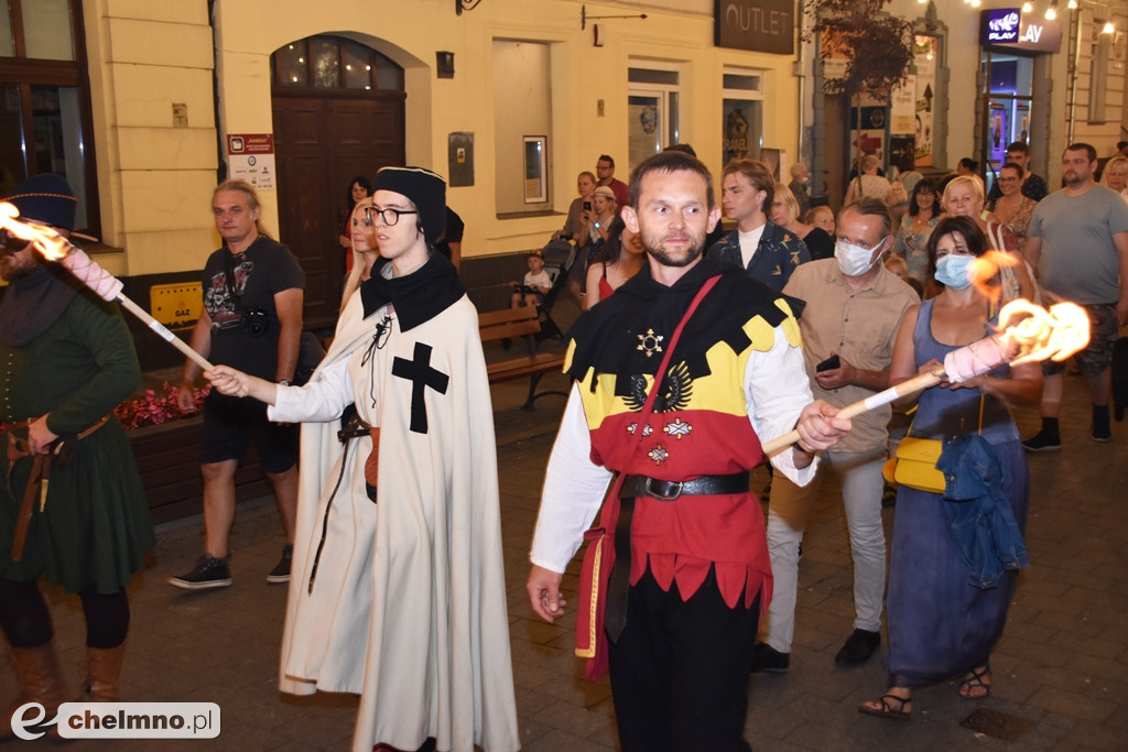 Korowód mieszkańców przeszedł ulicami miasta