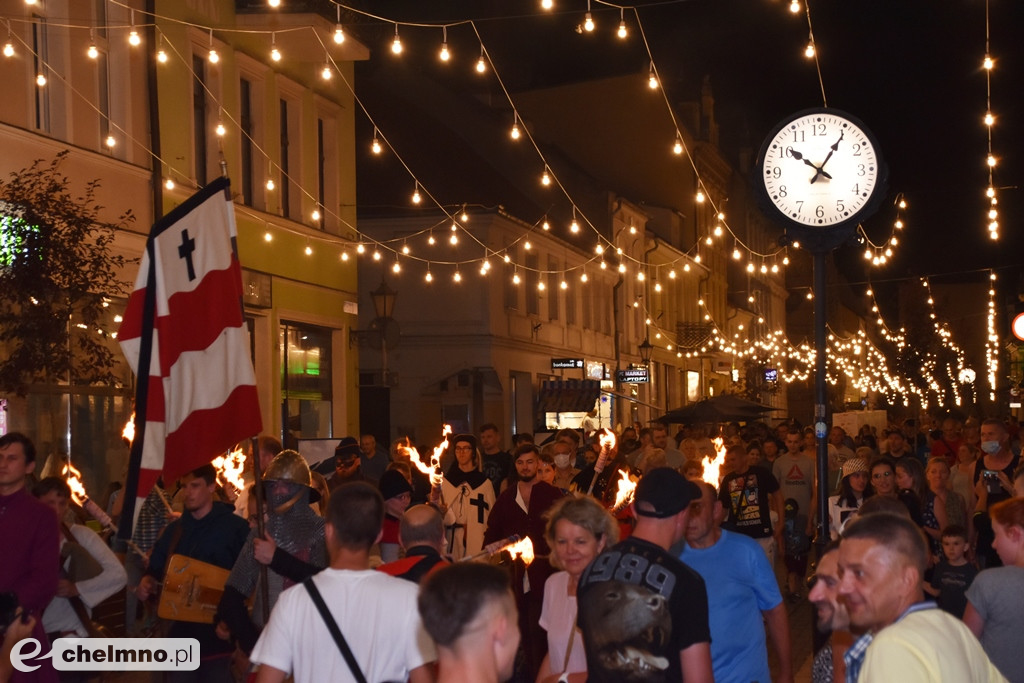 Korowód mieszkańców przeszedł ulicami miasta