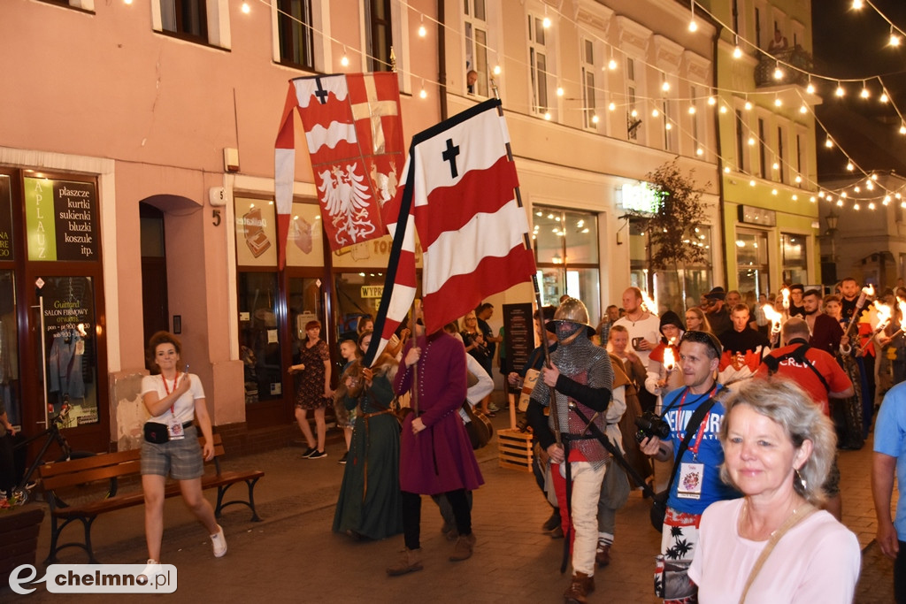 Korowód mieszkańców przeszedł ulicami miasta