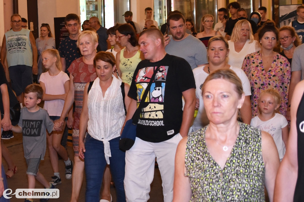 Korowód mieszkańców przeszedł ulicami miasta