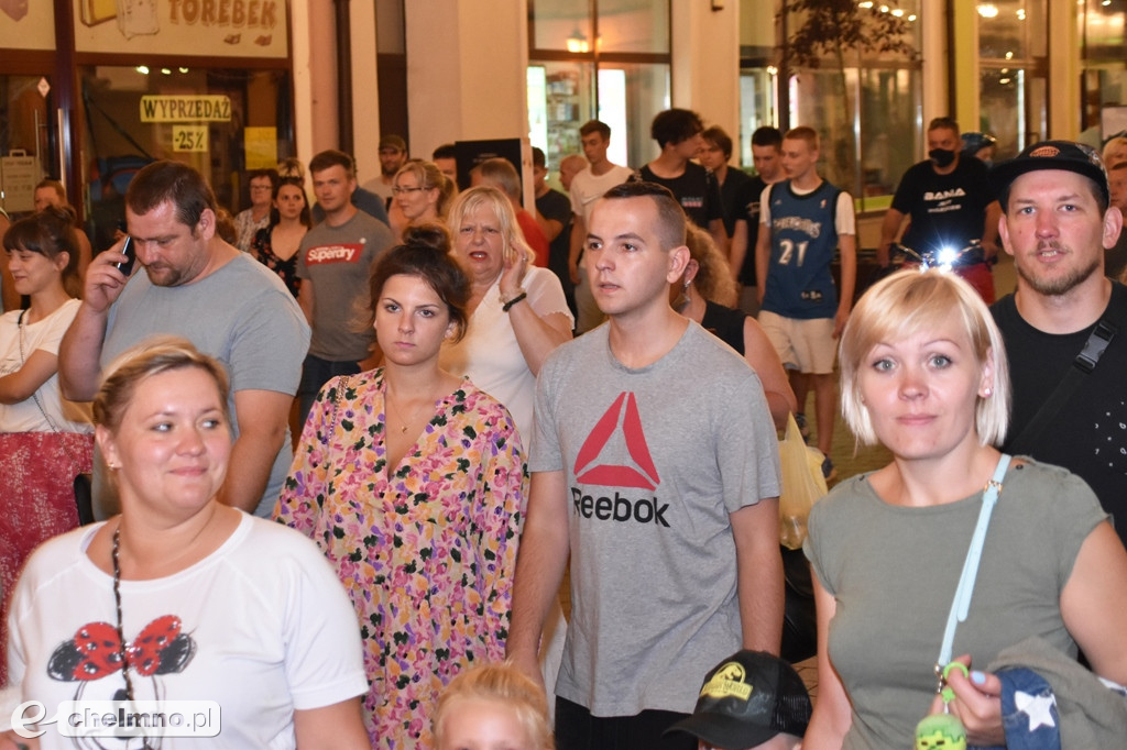 Korowód mieszkańców przeszedł ulicami miasta