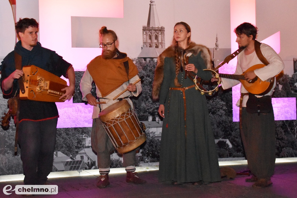 Korowód mieszkańców przeszedł ulicami miasta