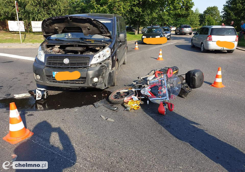 Wypadek motocyklisty i zadymienie w budynku mieszkalnym